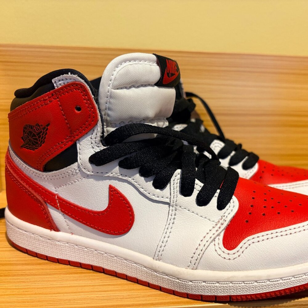 Nike Jordan 1 Retro High OG Heritage Kids 3Y